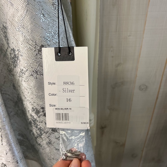 BRAND NEW- short prom dress - Picture 4 of 7